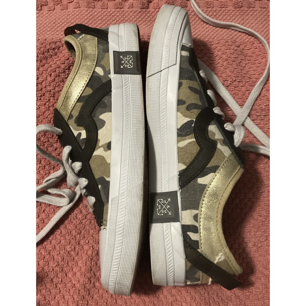 Salt & Seas Camo Sneakers Salty Size 7.5 Womens